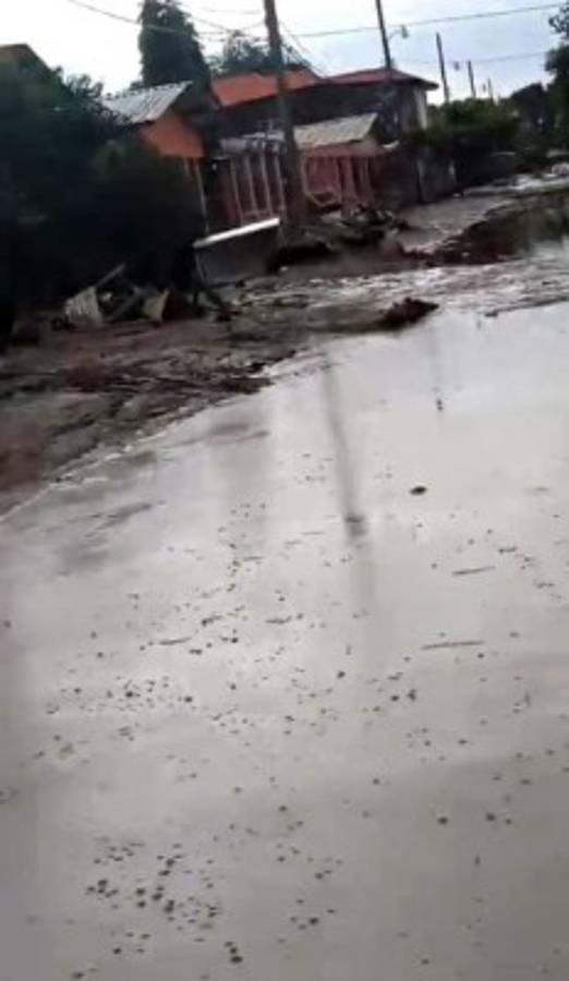 Qué terrible: La colonia en La Lima que quedó bajo el lodo tras el paso de ETA e IOTA