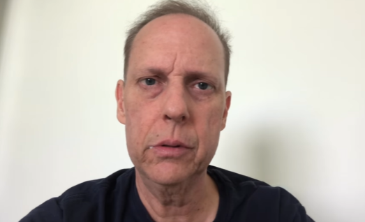 La dura enfermedad que tiene el famoso narrador que se casó con su hermanastra: “A mí me tocó esto...”