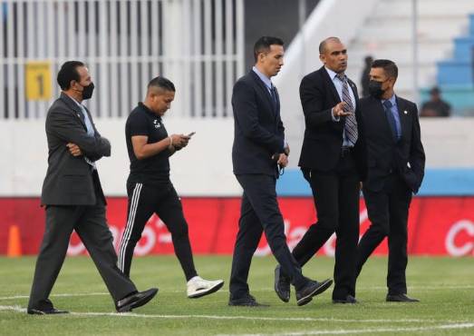 Los árbitros son los primeros en llegar al estadio capitalino.