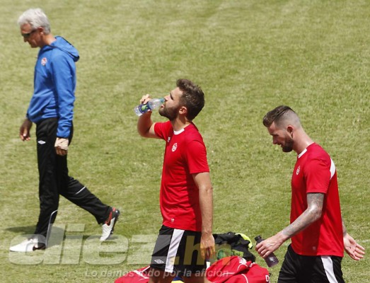 Jugadores de Canadá sintieron el rigor del clima de San Pedro Sula