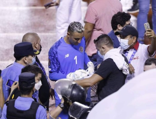 Un ejemplo para todos los futbolistas: Keylor Navas se fotografió con hondureños, siempre amable y con una sonrisa