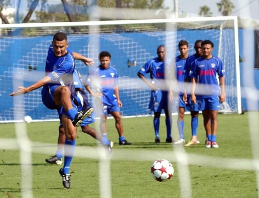 La convocatoria que desató polémica en Honduras en el 2003 con dos naturalizados