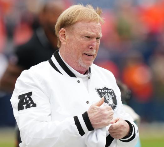 Dueño de un equipo fue flechado por bella bailarina con 42 años de diferencia: Ella no sabía que yo era multimillonario