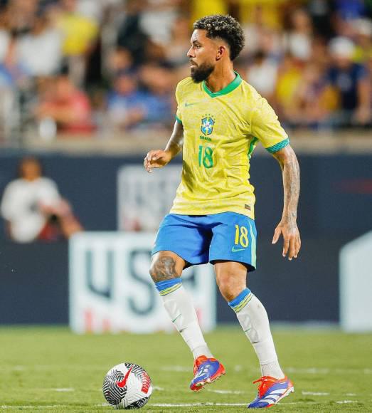 Insólito: Jugador que disputa la Copa América va a cambiar de club y pide que fichen también a su novia futbolista