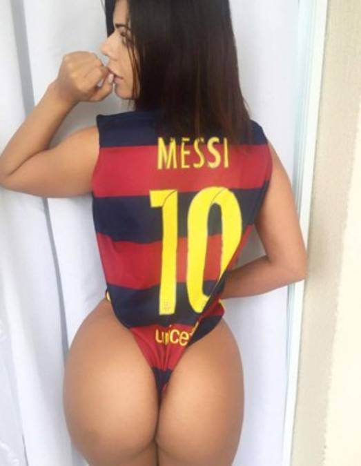 ¡LO VOLVIÓ A HACER! Miss Bum Bum se desnuda por los 500 goles de Messi