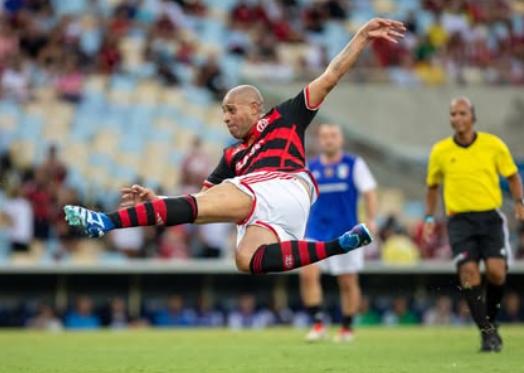 Así fue la despedida de Adriano: se ‘quiebra’ tras escuchar un mensaje de su padre fallecido  y el reencuentro con Ronaldo