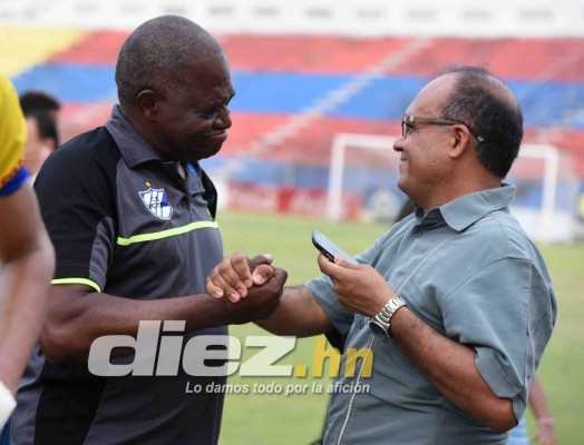 FOTOS: Drama y lágrimas de los aficionados del Victoria tras el último juegos en la Liga