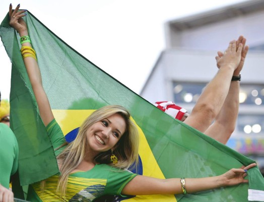 La belleza femenina se hizo presente el inicio del Mundial Brasil 2014.