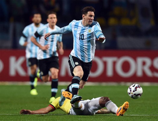 Argentina sufre en penales pero se mete a semifinales de Copa América