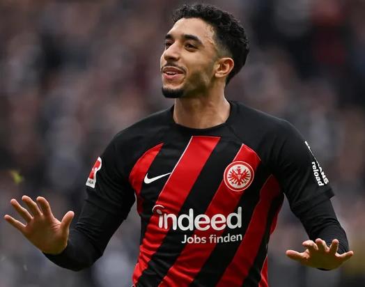 El egipcio Omar Marmoush está siendo monitoreado por el Barcelona, publica Sport.