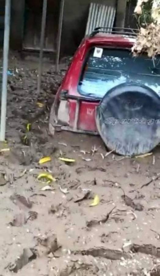 Qué terrible: La colonia en La Lima que quedó bajo el lodo tras el paso de ETA e IOTA