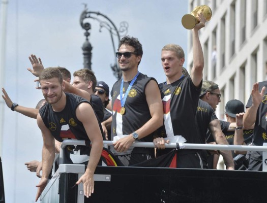 Una multitud eufórica recibe a Alemania en Berlín