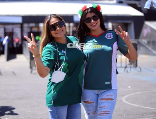 Fotos: Afición catracha llega en gran número al estadio Azteca para apoyar a Honduras ante México