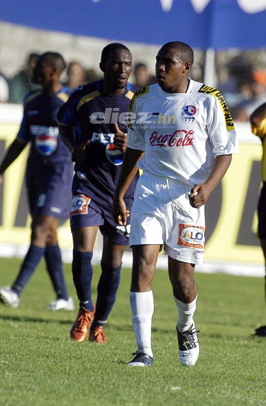 Fotos inéditas del clásico Motagua-Olimpia: Agarrones de pelo, Noel penaleando y camisas rotas