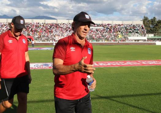 Pedro Troglio tiene cinco trofeos ganados con Olimpia en Liga Nacional.