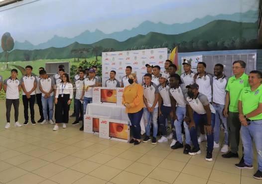 Marathón realizó un trabajo social en el Hogar de Niños Emmanuel. FOTOS: Melvin Cubas