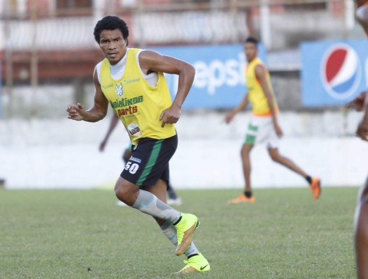 Los futbolistas hondureños que superaron infancias difíciles