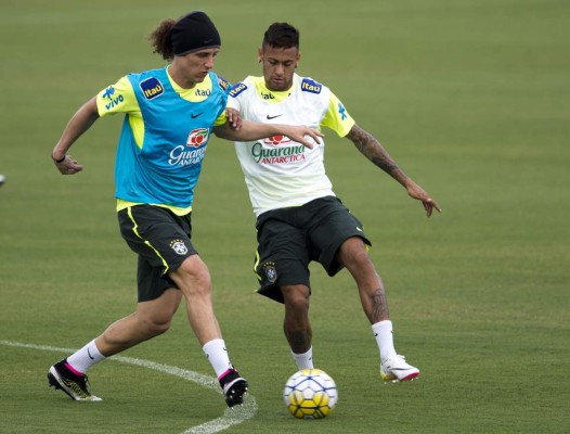 Así fue el primer entrenamiento de Neymar con Brasil de cara al juego ante Uruguay