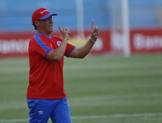 ¡Ofensivo y sin miedo! Olimpia revela su 11 titular para enfrentar al Saprissa