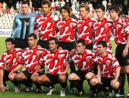 Los uniformes más polémicos en el mundo del fútbol, como el nuevo de España