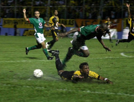 FOTOS: Carlos Pavón y sus mejores momentos contra Marathón