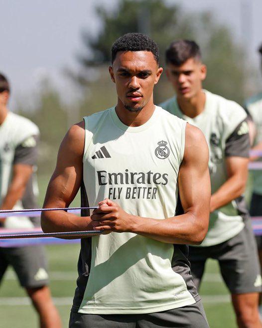 Alexander-Arnold conoció a sus nuevos compañeros: Xabi recuperó a varias figuras antes de afrontar el Mundial de Clubes