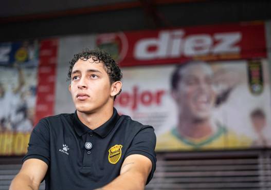 El futbolista del Real España reveló que su sueño es salir al extranjero lo más rápido posible y vestir la camiseta de la Selección de Honduras. (FOTO: Mauricio Ayala)