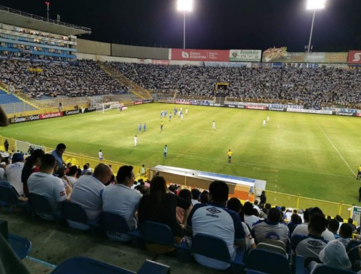 FOTOS: Invasión motagüense en El Salvador, Patón enojado y el show de Benguché