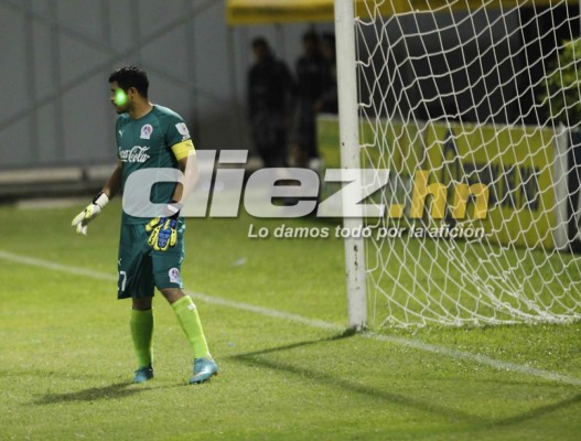 Las imágenes que no viste en televisión del Real España-Olimpia