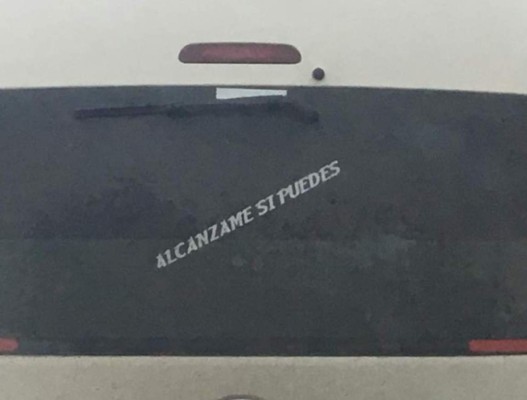 ¡Para morirse de la risa! Los insólitos mensajes que se ven en buses y taxis de Honduras
