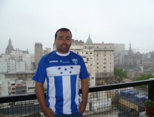 Hondureños por el mundo vibrando por la Bicolor