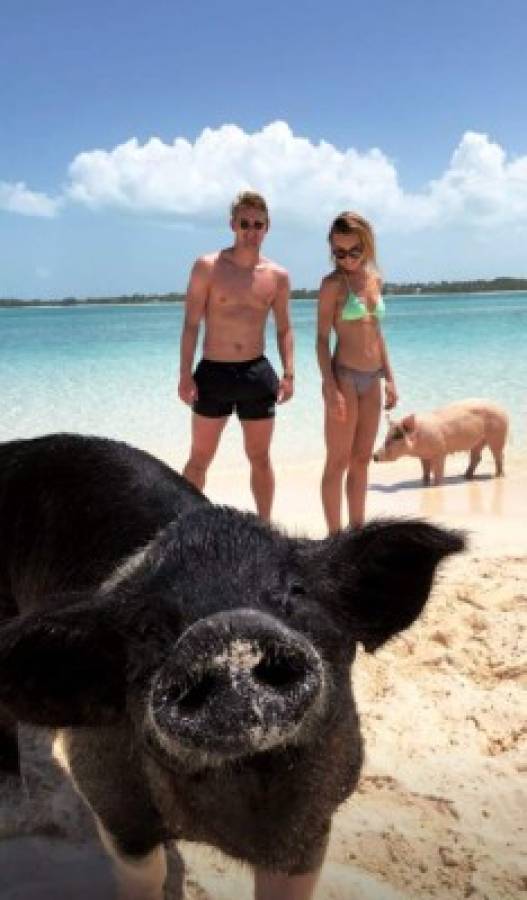 Fotos: De Ligt se marcha a la 'isla de los cerdos' con su espectacular novia
