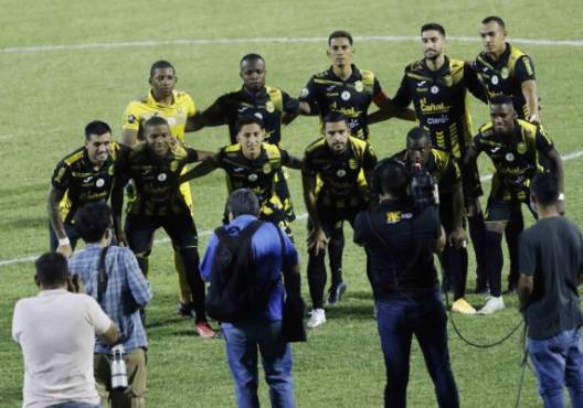Real EspaÃ±a vs CDS Vida - jornada # 5 torneo clausura 2021- Real EspaÃ±a no pudo alejarse en la cima del Grupo A y empatÃ³ 0-0 contra el Vida, este jueves en el cierre de la jornada cinco del Torneo Clausura 2021 de la Liga Nacional de Honduras.- 22 Luis LÃ³pez, 5 Franklin Flores, 15 Allans Vargas, 4 Franco Flores, 24 Carlos MejÃ­a (29 Wisdom Quaye, min.87), 8 JosÃ© Alejandro Reyes (7 Mario MartÃ­nez, min.60), 6 Devron GarcÃ­a (2 Getsel Montes, min.87), 27 Gerson ChÃ¡vez, 12 Yeison MejÃ­a (59 Miguel Carrasco, min.87), 18 Darixon Vuelto (11 Omar Rosas, min.71) y 19 Ramiro Rocca.