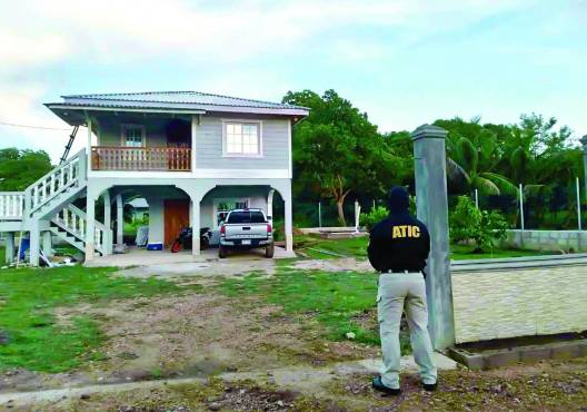 Equipos de la Atic y militares allanaron casas en Puerto Lempira y Cauquira, en Gracias a Dios, así como en Tela, Atlántida, en busca de los miembros de Los Halcones, pues operaban en estas zonas.