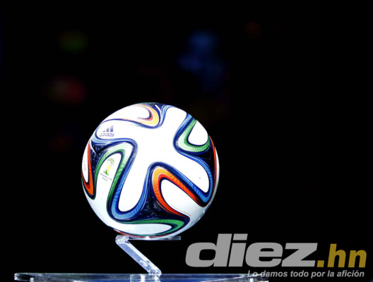 Diunsa presentó el balón oficial del Mundial Brasil 2014.