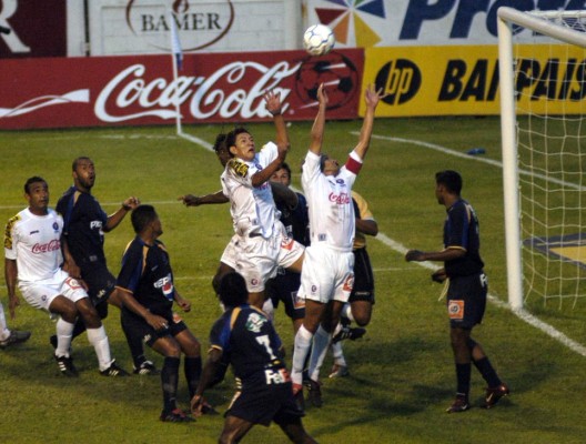 ¡Bronca y Emilio enojado! Las 15 fotos que seguramente no habías visto de los clásicos Motagua-Olimpia