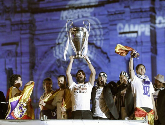 El Real Madrid celebra en la Cibeles