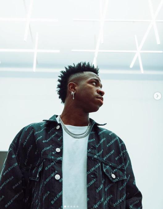 ¿Más que amigos? Vinicius publica foto y es vinculado con la sensual cantante mexicana Kenia Os