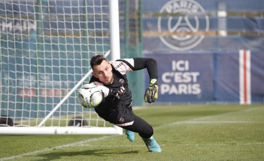 Portero del PSG sufre violento asalto con su esposa e hijos: fueron golpeados y secuestrados en su casa