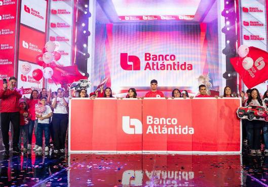 La solidaridad ciudadana se convierte en esperanza a través del apoyo de Banco Atlántida a la Fundación Teletón.