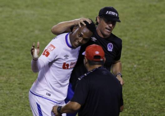 Olimpia sentenciÃ³ el boleto a los cuartos de final de la Liga Concacaf con el triunfo por 4-1 frente al Forge FC en el juego de vuelta de octavos en el estadio OlÃ­mpico sin pÃºblico, el global fue 4-2 y se medirÃ¡ al Comunicaciones de Guatemala. - El Olimpia de Honduras, que este jueves derrotÃ³ por paliza de 4-1 (4-2) al Forge FC de CanadÃ¡, sellÃ³ su pase a los cuartos de final de la Liga Concacaf (ConfederaciÃ³n Norte, CentroamÃ©rica y el Caribe de FÃºtbol), en el partido de vuelta de - Al minuto 42, Deybi Flores anotÃ³ un golazo desde afuera del Ã¡rea