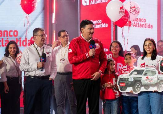 La alianza entre Banco Atlántida y la Fundación Teletón continúa fortaleciendo iniciativas de impacto social en beneficio de miles de familias.