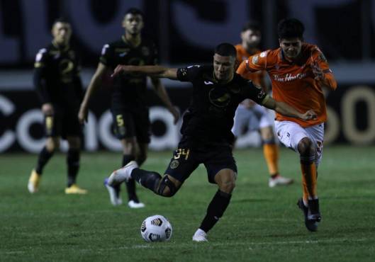 Kevin López tuvo dos jugadas de peligro, pero el arquero Triston Henry le impidió festejar.