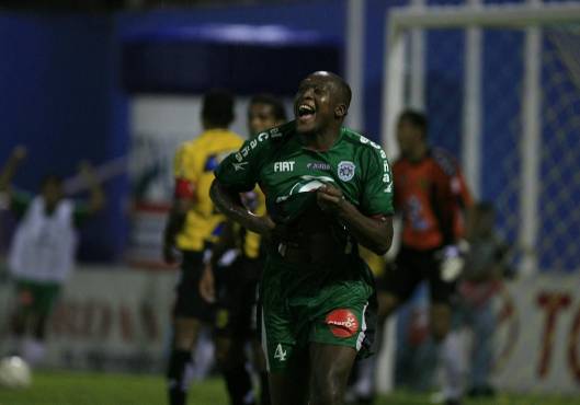 Fue parte del Marathón, así como también del Olimpia y Victoria.