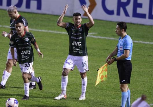 Lucas Campana ya fue operado del menisco de su rodilla derecha y estará un mes de baja en el Marathón