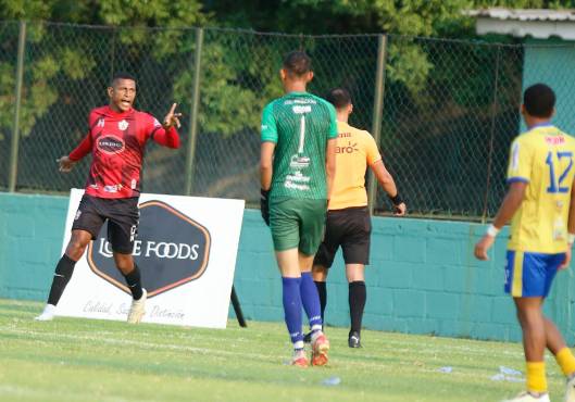10 minutos le bastaron a Carlo Costly para marcar en la liguilla del Ascenso.