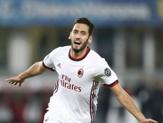 FICHAJES: Crack pide su salida del Madrid; Barcelona con baja confirmada y 'Chucky' es noticia