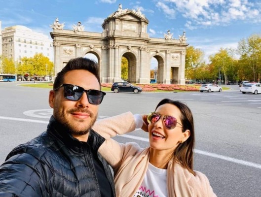 Carmen Villalobos y Sebastián Caicedo reciben en el Camp Nou su mejor regalo de bodas