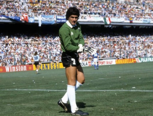 Messi y los otros dorsales extraños en el fútbol: Un centrocampista top utilizó el número 1