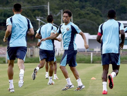 Costa Rica vuelve a su once 'estelar” para enfrentar a Grecia